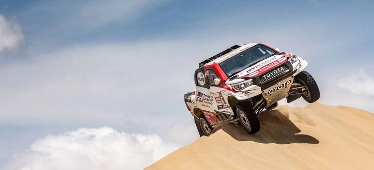 Впервые за 40-летнюю историю «Дакара» Toyota одержала победу в абсолютном зачете самого известного в мире ралли-рейда